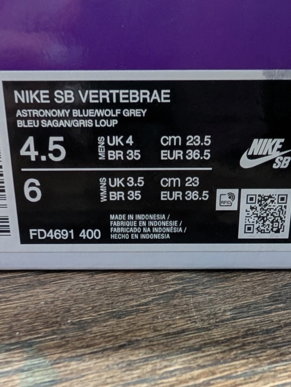 Nike SB Vertebrae Size 4.5 Boys/Men  Rubber-soled Blue Sneakers